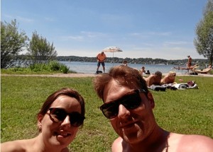 En el Lago Stanberg, donde pueden bañarse los días de verano que la temperatura lo permite.