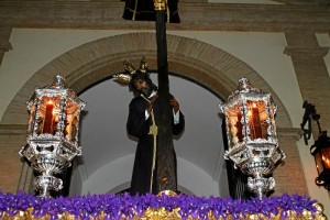 Nuestro Padre Jesús del Calvario en su salida procesional del Lunes Santo.