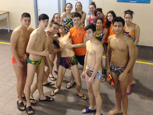 Componentes del Club Natación Huelva que se desplazan a Cádiz para el Andaluz Infantil.