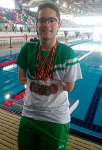 David Sánchez, con el botín de medallas obtenidas en Castellón.