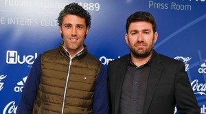 Óscar Carazo -izquierda-, junto a Jesús Pulido, consejero del Recre. / Foto: Manu López / albiazules.es.