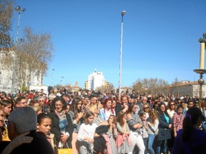 Numerosos vecinos han querido acompañar un año más a su hermandad.