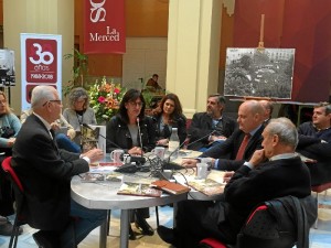 Mesa presidencial de la presentación.