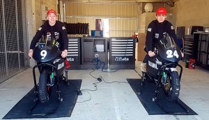 Paquito Gómez Requena, a la izquierda, junto a su nuevo compañero en el Team Larresport, Matthieu Gregorio.