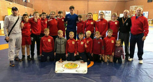 Deportistas del Club de Lucha El Campeón de Cartaya, que han brillado en la última etapa de la Liga Andaluza. / Foto: @luchaelcampeon.