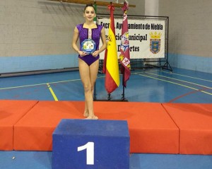 Bella Fernández, oro en Senior A con aro en el Torneo Ilipa.