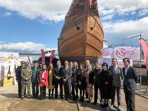 Ha sido construida a escala real en los astilleros de Punta Umbría por la Fundación Nao Victoria. 