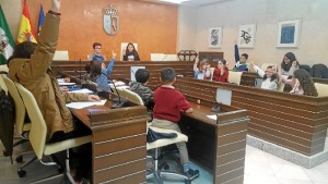 Elección de la alcaldesa infantil, Lucía, seleccionada por los miembros del consejo.