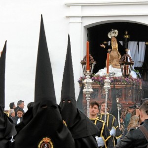 Hermandad del Santo Entierro en su salida procesional del Viernes Santo.