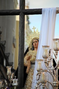 Nuestra Madre de la Consolación recién salida del templo.