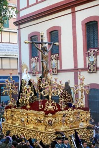 - Santísimo Cristo de la Expiración pocos minutos después de su salida del templo.