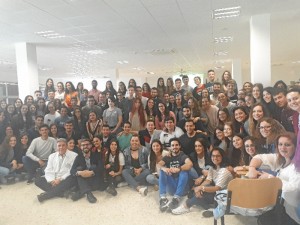 Alumnos de 2º curso de la Facultad de Enfermería de la Universidad de Huelva en la Jornada de presentación en el Hospital Infanta Elena.