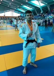 Rosendo Laino, con la medalla de plata conquistada en Oviedo.