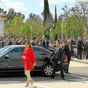 Un momento de su llegada a la Onubense.