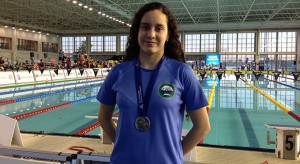 Alba Vázquez, muy satisfecha con su medalla de campeona de España Junior de natación en los 200 metros braza.