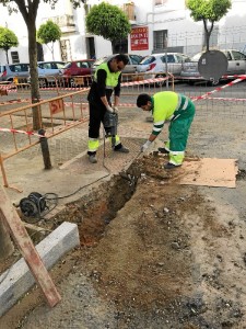 Realización de obras en la Calle Docampo en la barriada de las Adoratrices.