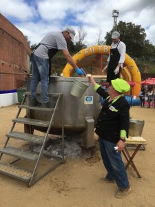 Preparando el cocido.