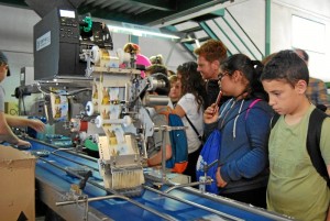 Un momento de la visita de los alumnos del colegio San Jorge de Palos.