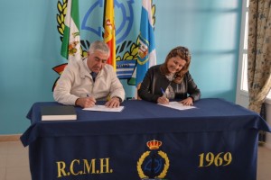 Momento de la firma de aceptación del encargo del Pregón.