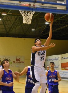 Javi Blanco, con 16 puntos, fue el máximo anotador del Ciudad de Huelva.