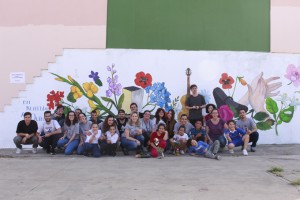 Entre todos han hecho posible este Mural de las Flores.