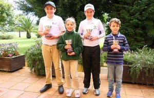 Los ganadores del torneo de golf celebrado en Isla Canela.