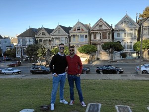 Visitando junto a su marido las 'Painted ladies', las casas victorianas más famosas de San Francisco.