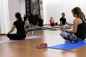 El pilates y el yoga son buenas opciones para para aquellas personas que buscan un entrenamiento cuerpo-mente.