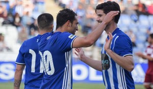 Los jugadores del Recre, felices tras el 2-0 obra de Boris al transformar un penalti. / Foto: Pablo Sayago.