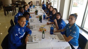 Las sportinguistas durante el almuerzo este sábado ya en Albacete.