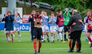 La felicidad desborda al Sporting tras conseguir el triunfo en Zubieta. / Foto: www.lfp.es.