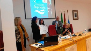 La Dra. Aviñó, siendo galardonada con el I Premio de Investigación Médica de la Fundación Ángel Muriel.