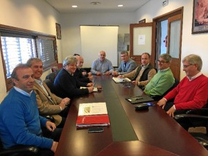 El delegado territorial de Medio Ambiente y Ordenación del Territorio de la Junta de Andalucía, José Antonio Cortés, ha estado presente en una reunión técnica con técnicos de la empresa adjudicataria, de Giahsa y de la propia Delegación Territorial en el Ayuntamiento de Nerva.