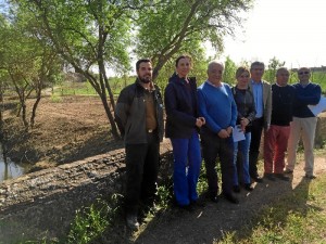 Supervisión en la zona del puente romano de San Juan por parte de José Antonio Cortés, Rocío Cárdenas, técnicos y otros responsables municipales.