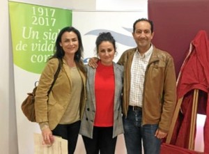 El día de la presentación de los resultados, junto al  Dr. Juan Bayo, jefe de Oncología del Juan Ramón Jiménez y la Dra. María Jesús, directora médica. 