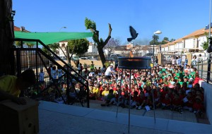 Un momento de la suelta de palomas, en la ceremonia de aperturas de estas Olimpiadas Escolares.