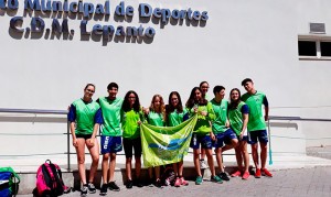 Representantes del Club Natación Colombino de Huelva en Córdoba.