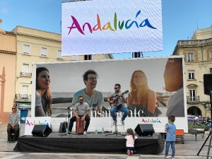 Durante el año 2017, más de 5.000.000 de viajeros andaluces recorrieron la comunidad, realizando más de 11.000.000 de pernoctaciones.