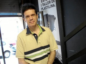 Manuel Lagares nos cuenta que su formación es totalmente autodidacta.