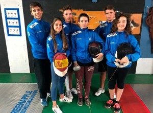 Representantes del Club Esgrima Huelva en el Campeonato que se celebra durante este fin de semana en Tomares.