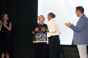 Entrega del Premio 'Luis Ciges' a Cristina Hoyos en 2017.