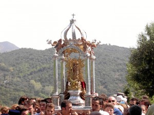 La Romería de la Reina de los Ángeles está muy arraigada en la Sierra.