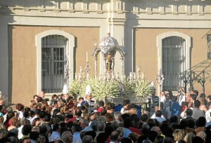 Los traslados y la procesión de la patrona de Huelva son los momentos más multitudinarios.