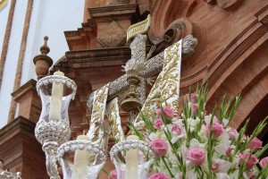 La Cruz procesiona por la tarde.