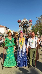 El alcalde de Lucena ha despedido a la carreta de la hermandad.