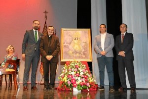 Foto de familia del acto de presentación del cartel anunciador. 