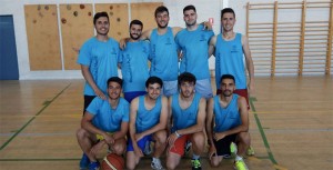 Formación del equipo 'Educación 7', primer clasificado en baloncesto.