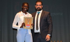 La jugadora de voleibol, Isabel Konare, recibió el premio a la Proyección Deportiva.