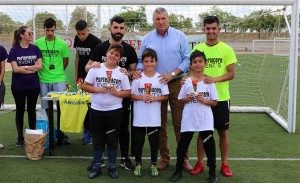 El alcalde de Cartaya, Juan Miguel Polo, con algunos de los ganadores.