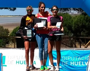 Podio femenino de la VII Media Maratón 'Ruta Hoteles de Cartaya'.